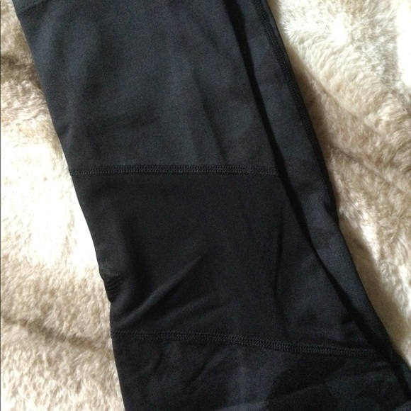 🆕 CK Camo Capri Leggings 🖤🧘🏼♂️👟 - Picture 4 of 13